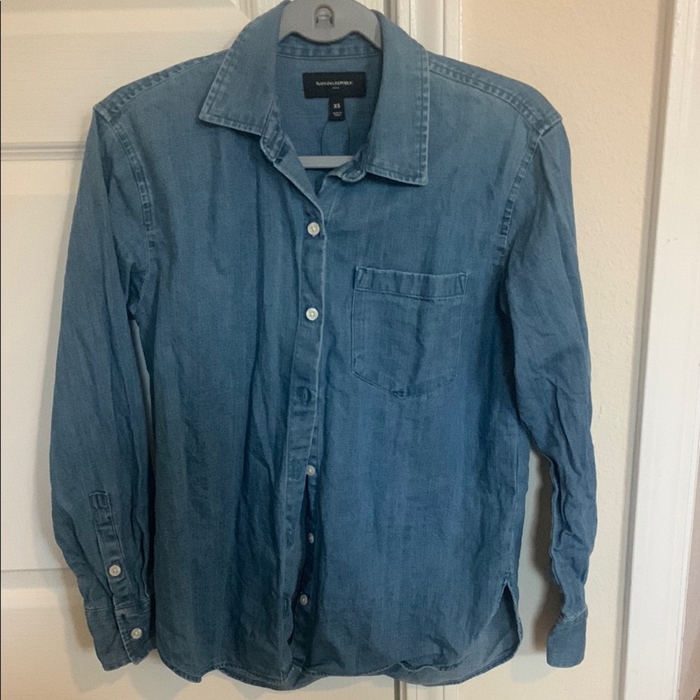 NWOT Banana Republic Women’s Blue Denim Shirt XS